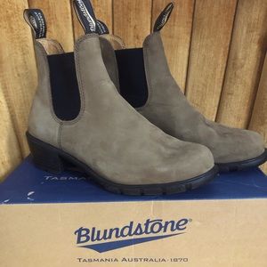 Blundstone 1961 Women’s Heel Boot in Stone Nubuck